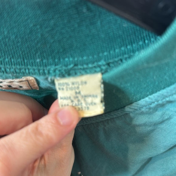 Vintage Izod Pullover - Picture 2 of 4